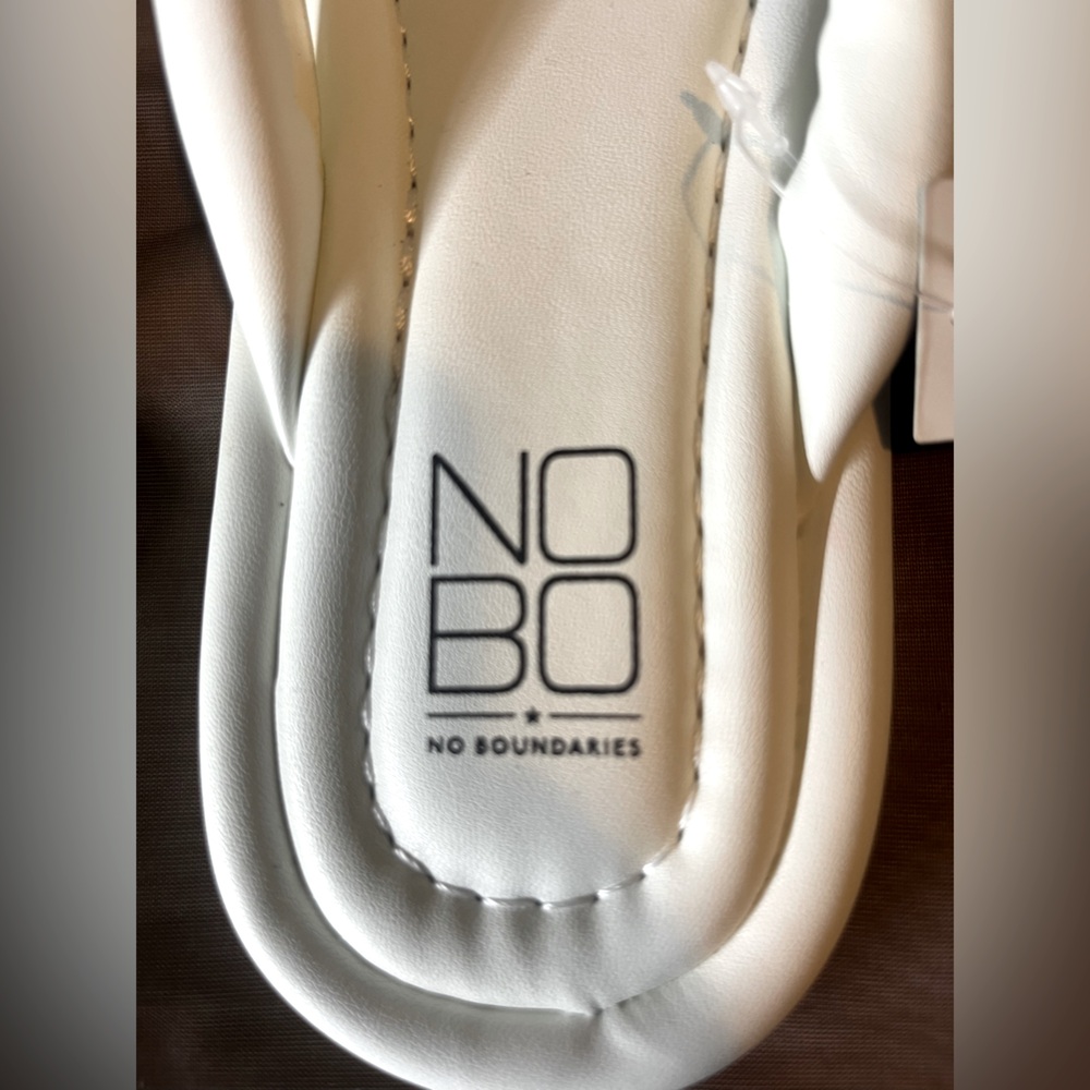 No Boundaries Cream Flip Flops - Picture 3 of 5
